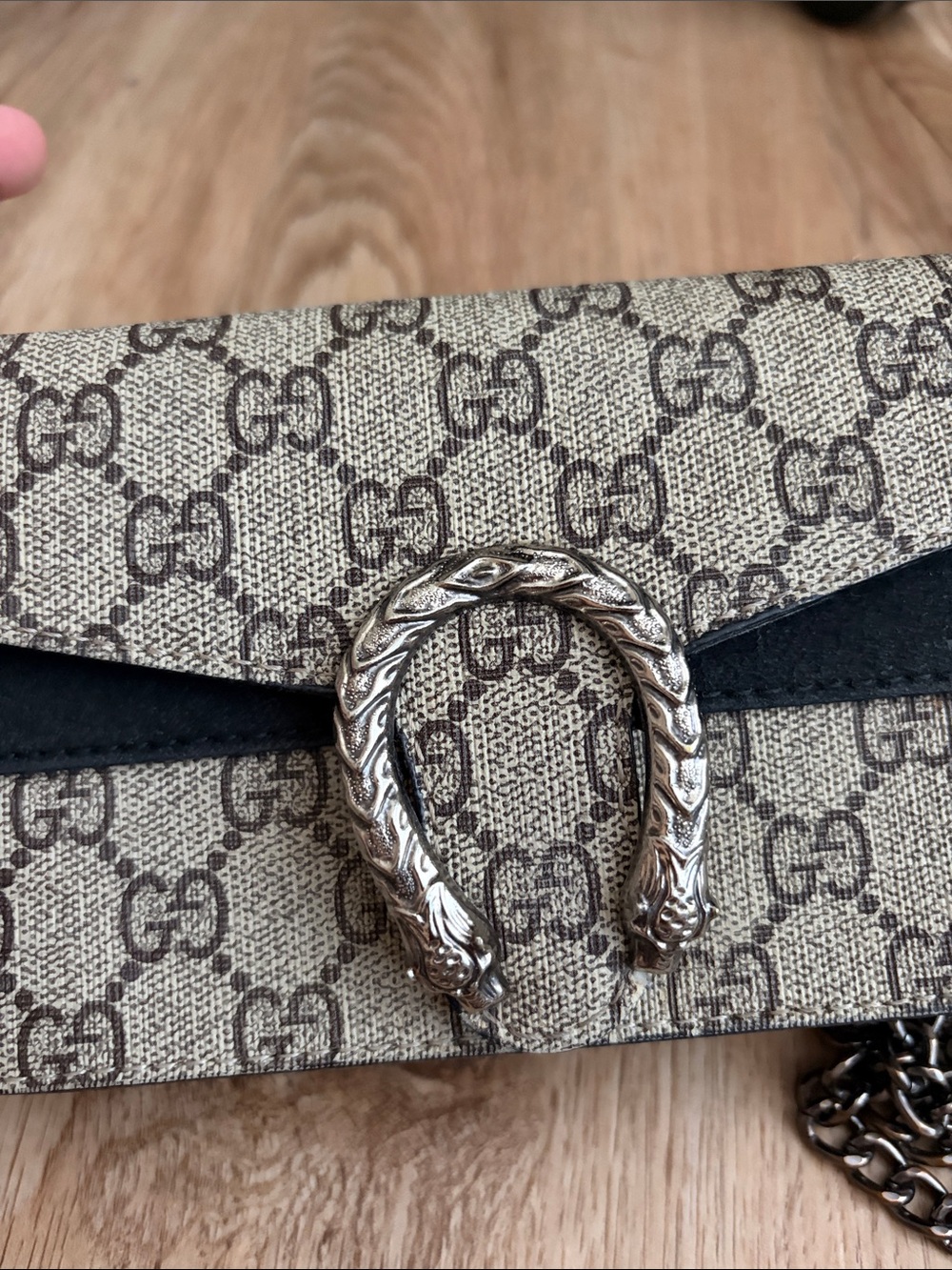 Gucci Beige GG Supreme Crossbody with Antique Silver Chain - Picture 4 of 12